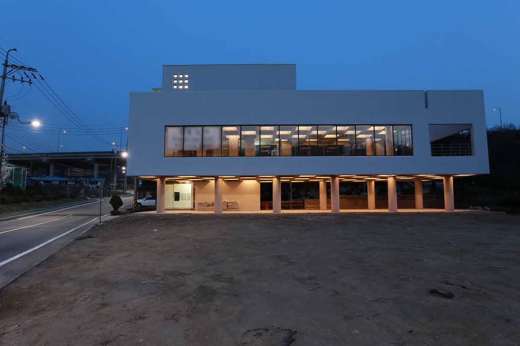 SOLDAMWOO Building FASADE homify Zeminler Demirli Beton 모던,노출콘크리트,파사드