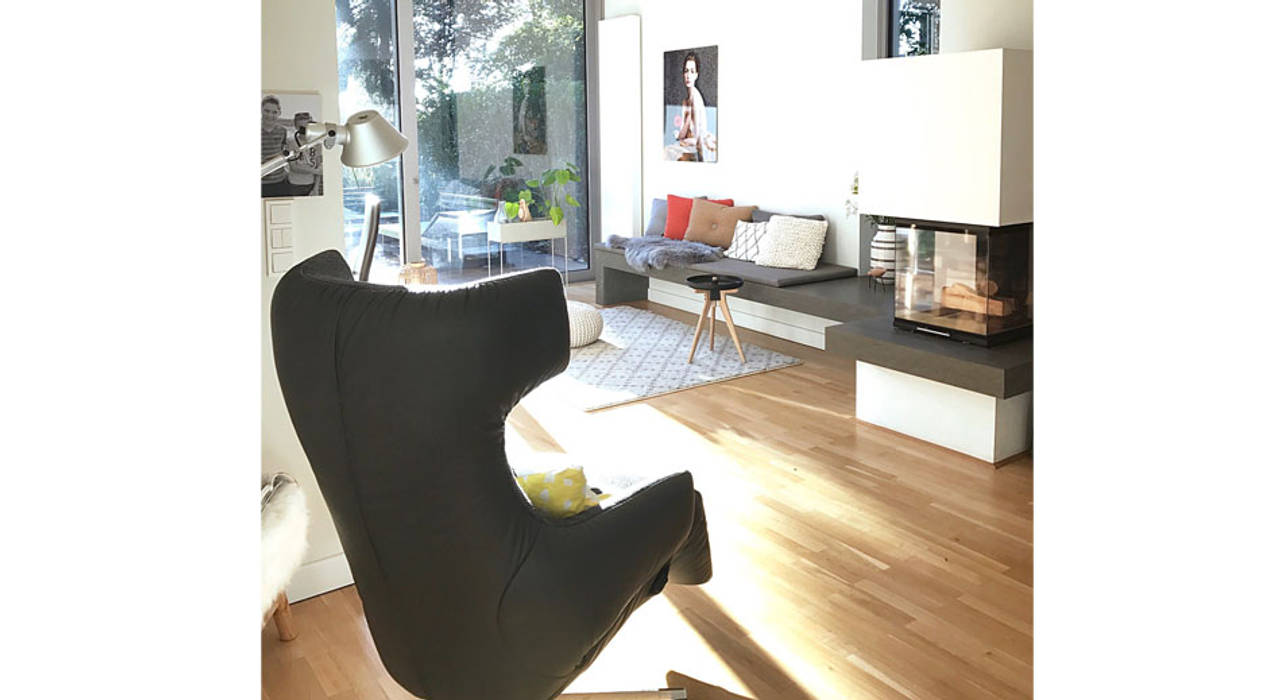 Sessel Am Kamin Moderne Wohnzimmer Von Studio Meuleneers Modern