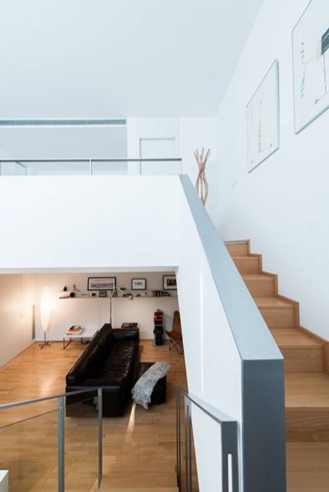 Conversión de un local comercial en vivienda en Barcelona, ETNA STUDIO ETNA STUDIO Minimalist corridor, hallway & stairs Wood Wood effect