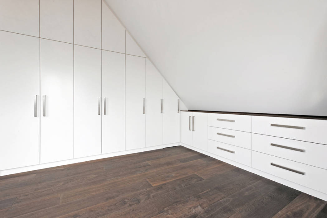 Nach den Sternen greifen Koitka Innenausbau GmbH Minimalistische Schlafzimmer Stauraum,modern,Dachschräge,Einbauschrank,platzsparend,ordentlich,aufgeräumt,Raumwunder