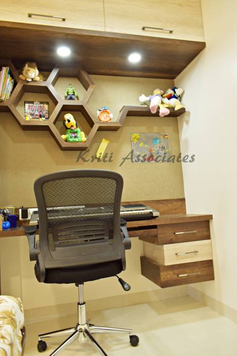 3bhk Home at Godrej Horizon, Kriti Associates / girishsdesigns Kriti Associates / girishsdesigns Minimalist bedroom Plywood Dressing tables