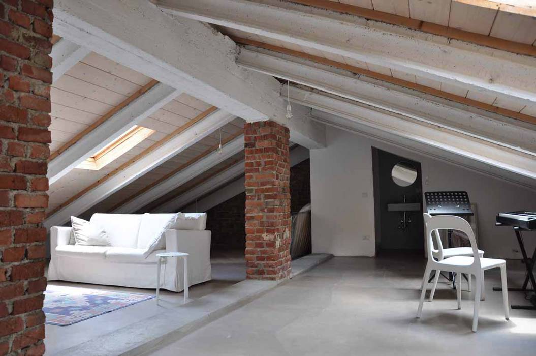 Sottotetto - riuso creativo, atelier architettura atelier architettura Roof