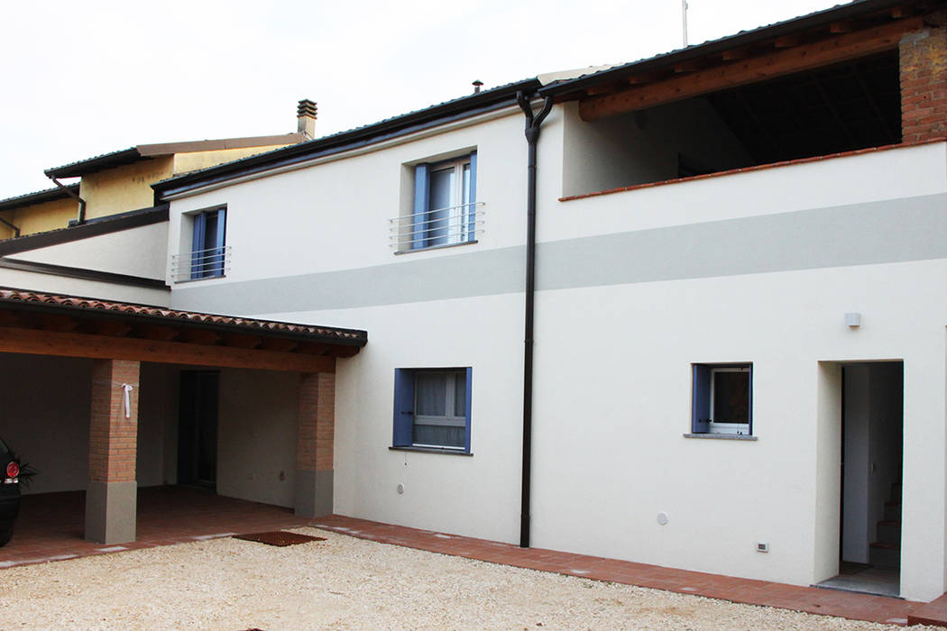 Casa con corte, atelier architettura atelier architettura Casas de estilo moderno