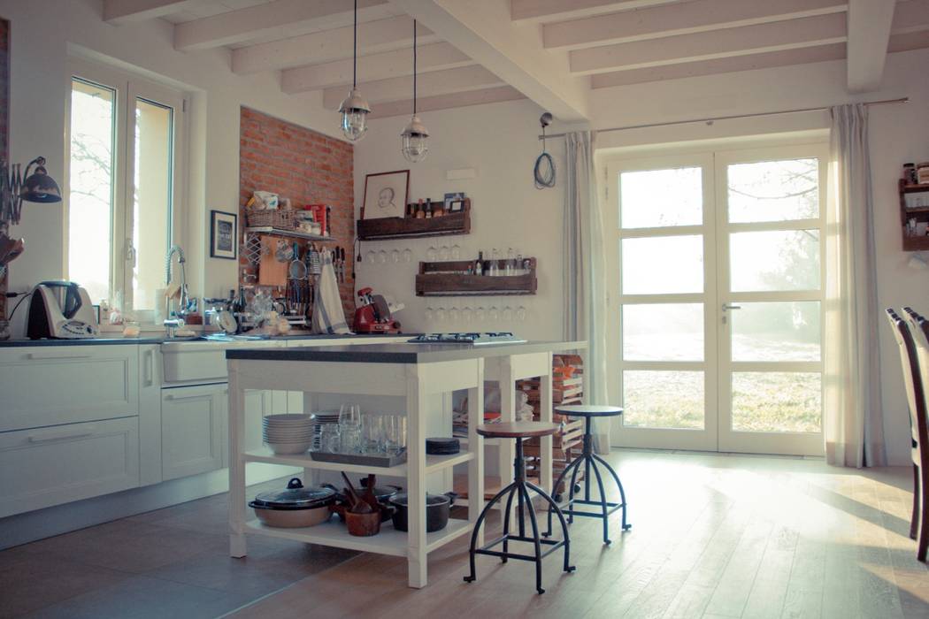 Casa unifamiliare in campagna, atelier architettura atelier architettura Cocinas de estilo rural