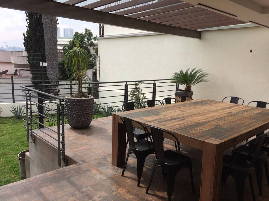 REMODELACIÓN CASA LOMAS, CESAR MONCADA SALAZAR (L2M ARQUITECTOS S DE RL DE CV) CESAR MONCADA SALAZAR (L2M ARQUITECTOS S DE RL DE CV) Modern Terrace