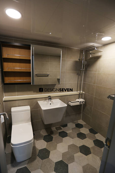 용호롯데 APT, 디자인세븐 디자인세븐 Modern bathroom Tiles Bathtubs & showers