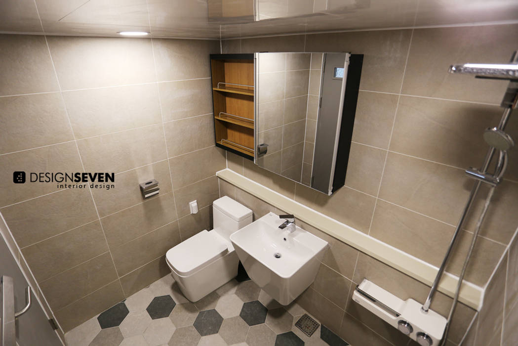 용호롯데 APT, 디자인세븐 디자인세븐 Modern bathroom Tiles Toilets