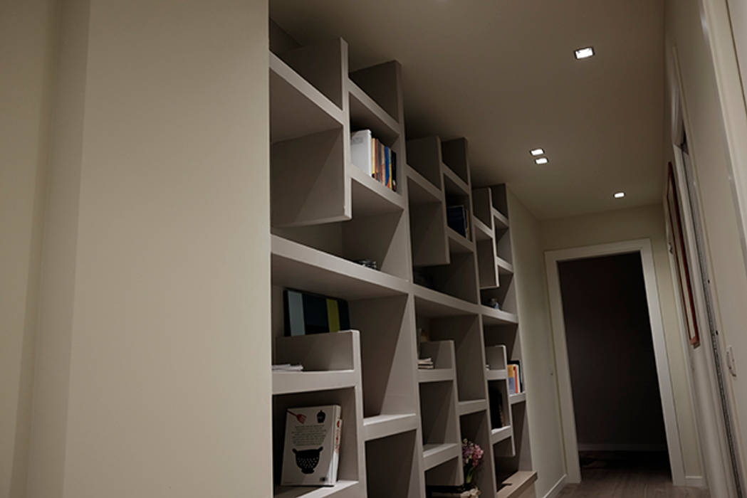 Libreria in Cartogesso, studionove architettura studionove architettura Modern corridor, hallway & stairs Wood Wood effect Drawers & shelves
