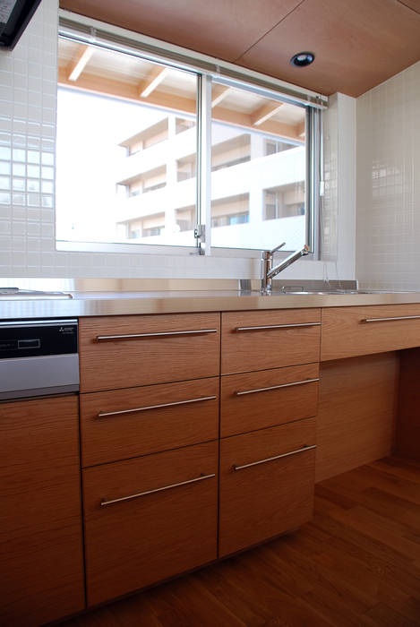 キッチン 丸菱建築計画事務所 MALUBISHI ARCHITECTS キッチン収納 タイル kitchen cabinet,solid wood