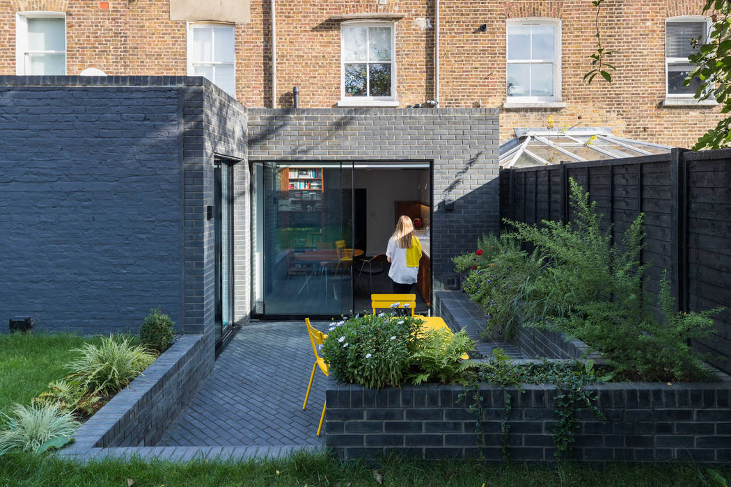 External view Mustard Architects Rijtjeshuis Stenen extension,rear extension,black brick,maxlight doors,outside dining,exterior,patio,planting,garden