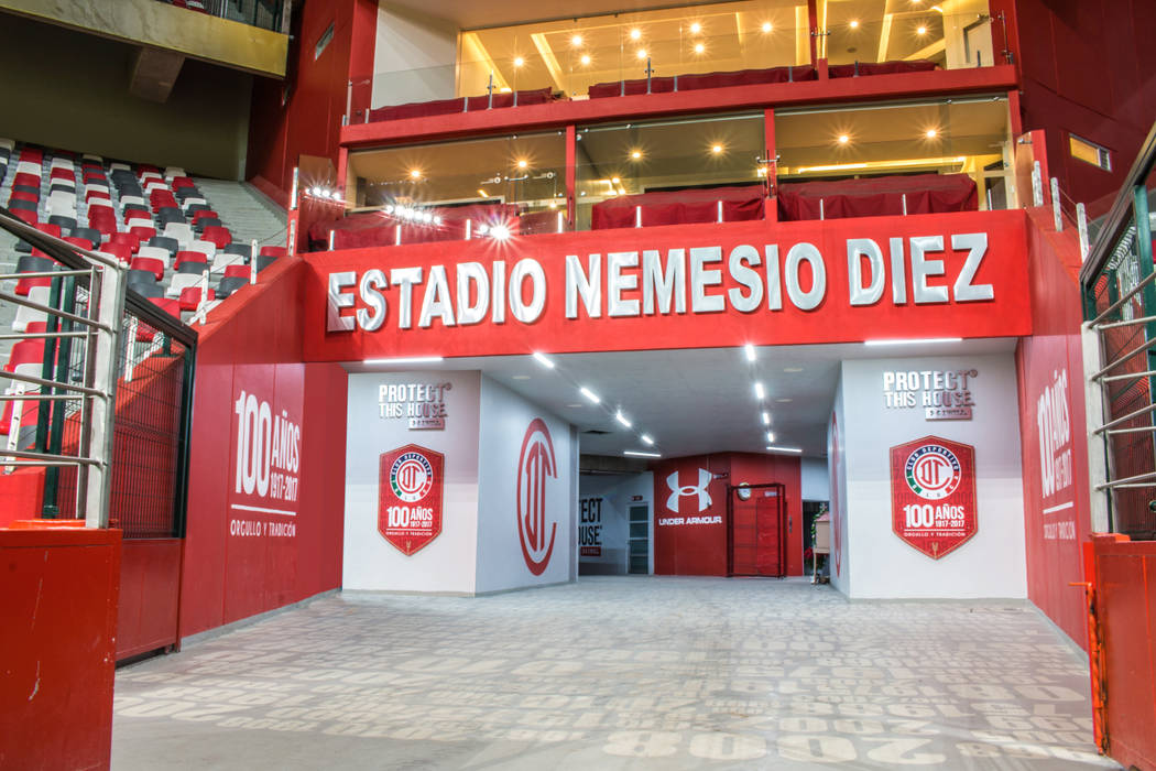 ILUMINACIÓN FACHADAS ESTADIO NEMESIO DIEZ, DESIGNLUX DESIGNLUX مساحات تجارية ستاد رياضي