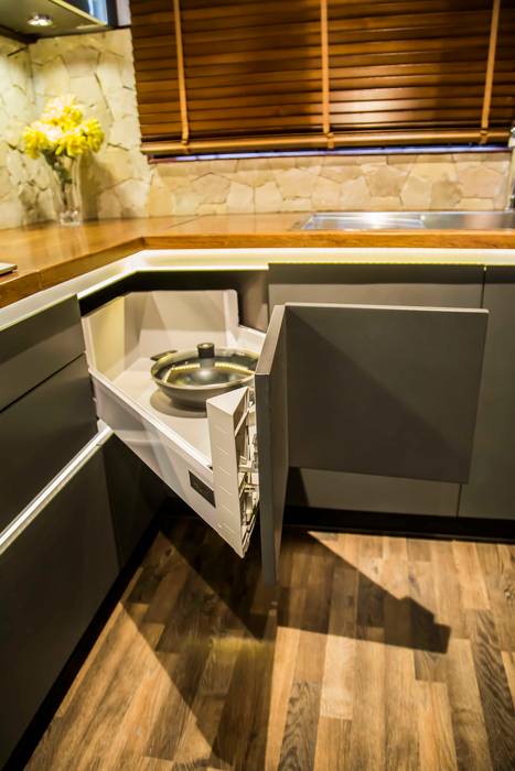 POISE: Showroom, Poise Poise Kitchen units Countertop,Cabinetry,Light,Tap,Plumbing fixture,Building,Wood,Kitchen,Lighting,Architecture