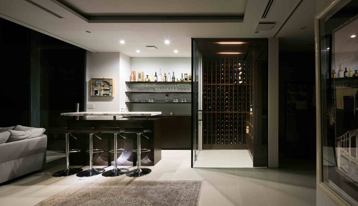 高輪台 建築家志望だった施主と協働して理想の住まいづくり House in Urban Setting 01, JWA，Jun Watanabe & Associates JWA，Jun Watanabe & Associates Modern wine cellar
