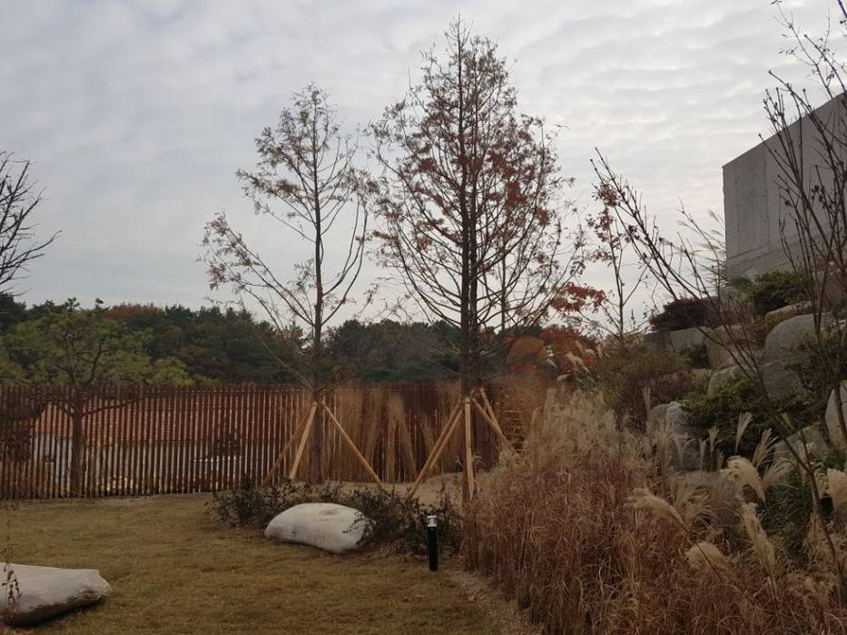 주택정원_부산 기장군 단독주택 정원 프로젝트, (주)정원디자인더숲 (주)정원디자인더숲 Eclectic style garden