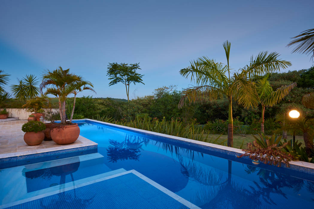 Casa Oriente, Maria Luiza Aceituno arquitetos Maria Luiza Aceituno arquitetos مسبح حديقة