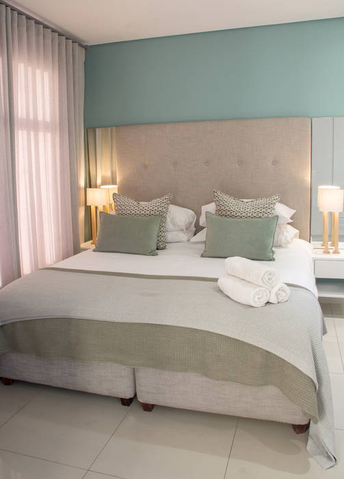 Stellenbosch Luxury self catering apartments, Kraaines Interiors - Decor by Cherice Kraaines Interiors - Decor by Cherice Cuartos de estilo moderno Camas y cabeceras