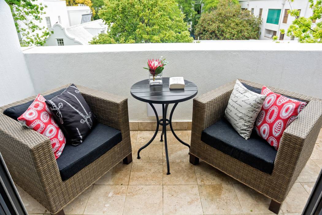 patio furniture on balcony Kraaines Interiors - Decor by Cherice Classic style balcony, veranda & terrace Accessories & decoration