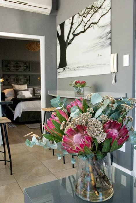 Stellenbosch Luxury self catering apartments, Kraaines Interiors - Decor by Cherice Kraaines Interiors - Decor by Cherice Classic style living room Accessories & decoration