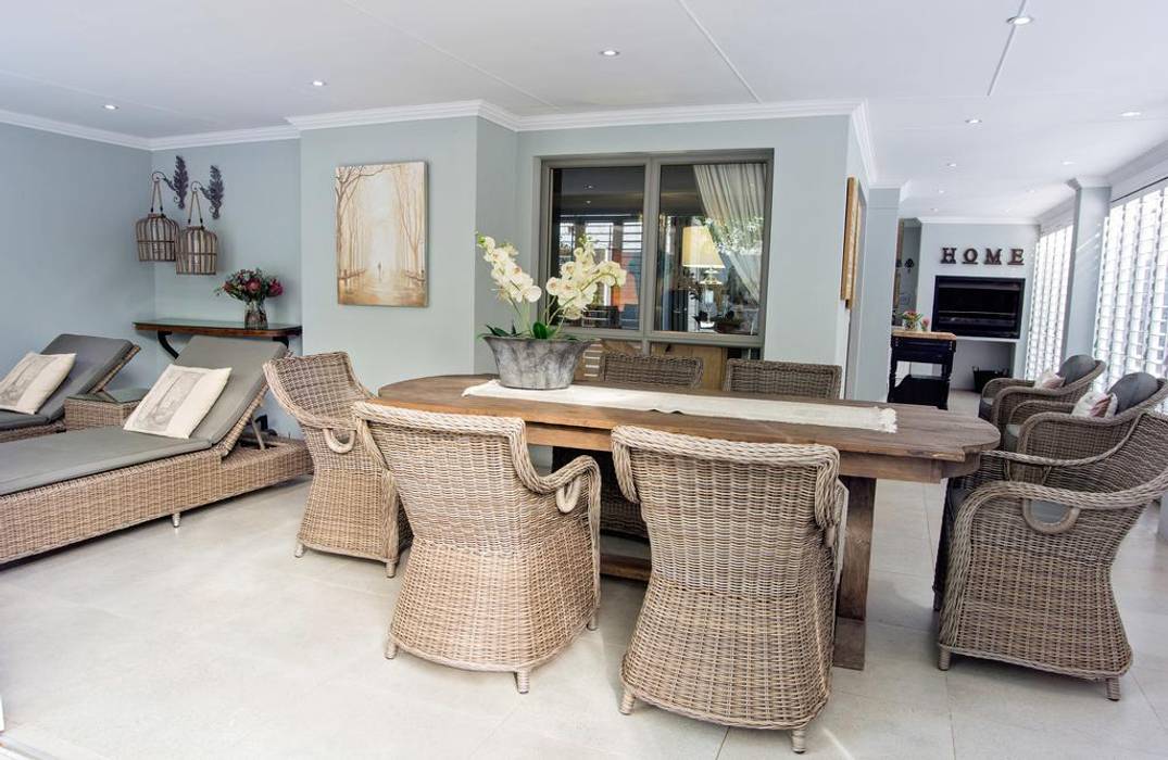 Stellenbosch Luxury self catering apartments, Kraaines Interiors - Decor by Cherice Kraaines Interiors - Decor by Cherice Classic style living room Accessories & decoration