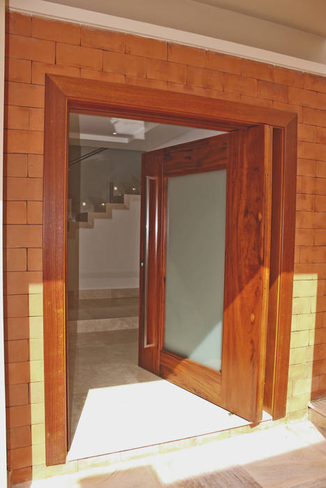 Retrofit Residencial, Lozí - Projeto e Obra Lozí - Projeto e Obra Classic style doors