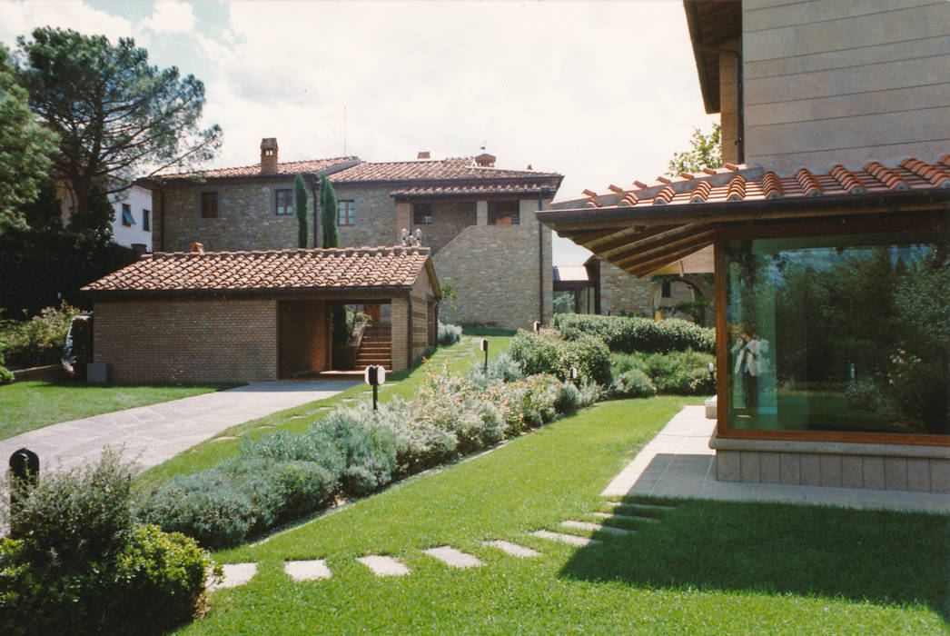 ingresso alla villa homify Villa villa,casa rustica,rustico,rustic,tuscany,pietra,restauro,recovery,restoration