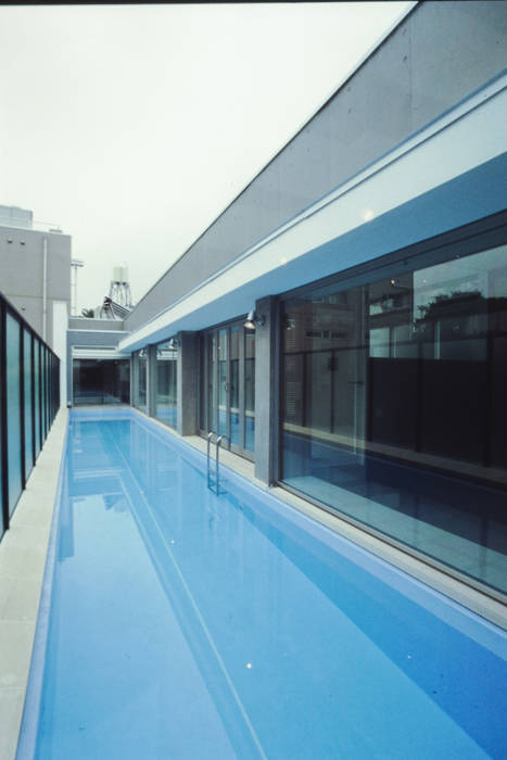 東京でプールのある家, 石川淳建築設計事務所 石川淳建築設計事務所 Piscinas de estilo minimalista
