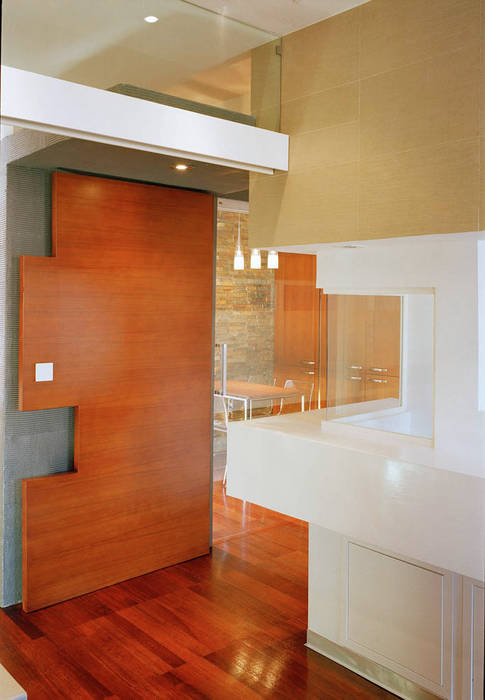 Elle shaped house, officinaleonardo officinaleonardo Modern style doors Wood Wood effect