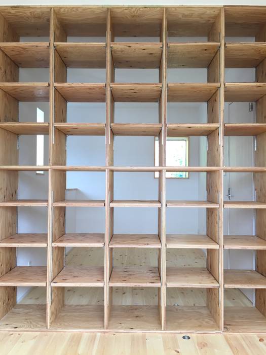 『キッチンを囲む家』, 株式会社 垂井設計 株式会社 垂井設計 Nursery/kid’s room Wood Wood effect Storage
