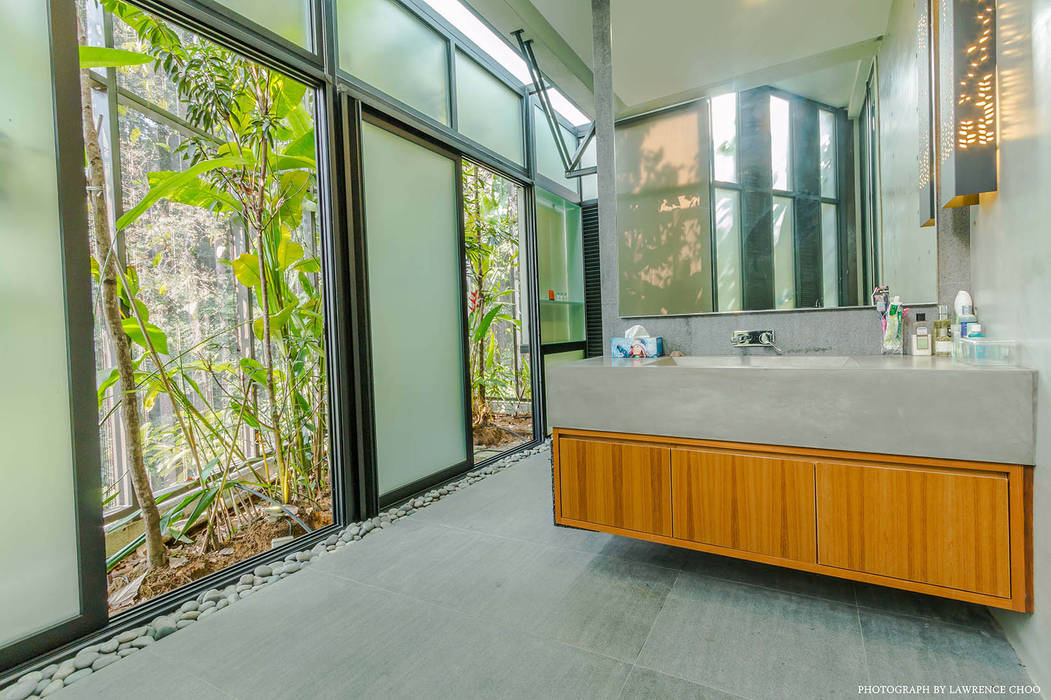 Raja Chulan Bungalow - 6 Bedroom Modern House, MJ Kanny Architect MJ Kanny Architect ห้องน้ำ