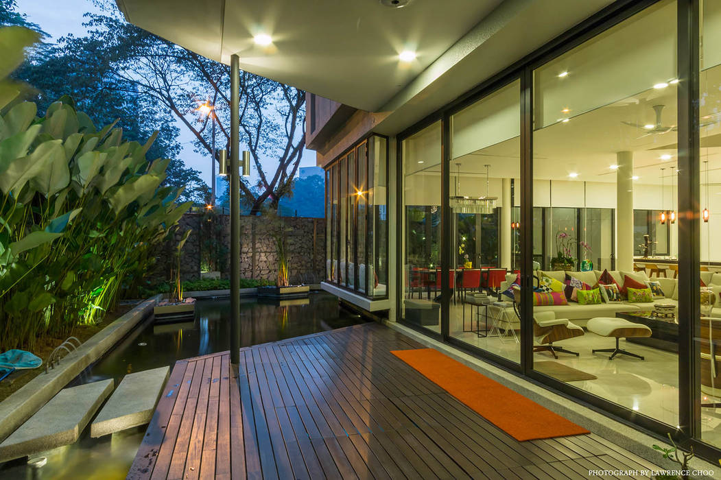 Raja Chulan Bungalow - 6 Bedroom Modern House, MJ Kanny Architect MJ Kanny Architect Toiture