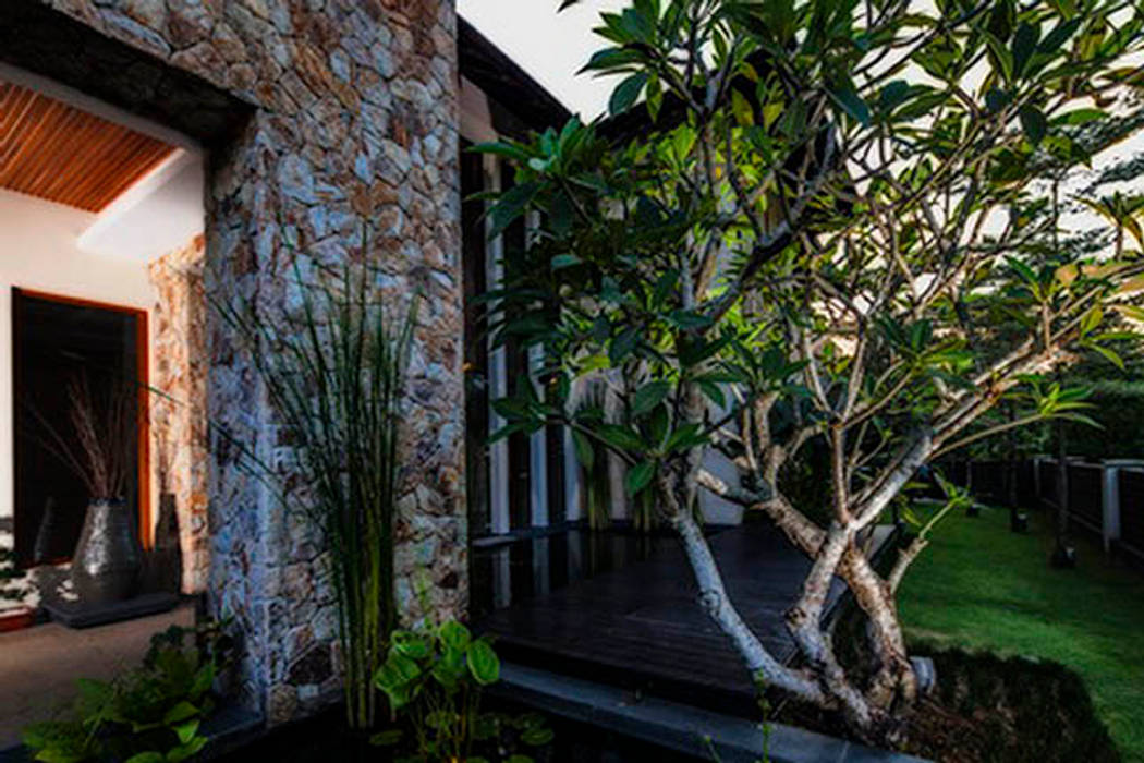 Garden MJ Kanny Architect Tropical style houses