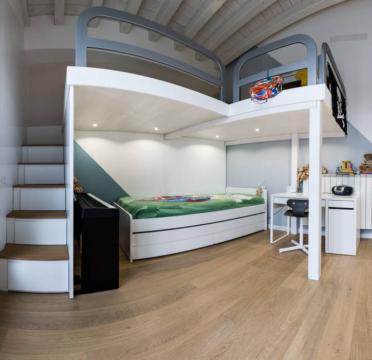 Un luminoso attico d'atmosfera, Annalisa Carli Annalisa Carli Boys Bedroom Wood Wood effect