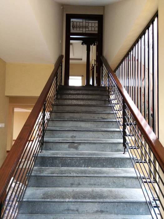 Mr Subramaniyam's Home, Archstone Ventures Archstone Ventures Classic style corridor, hallway and stairs Granite