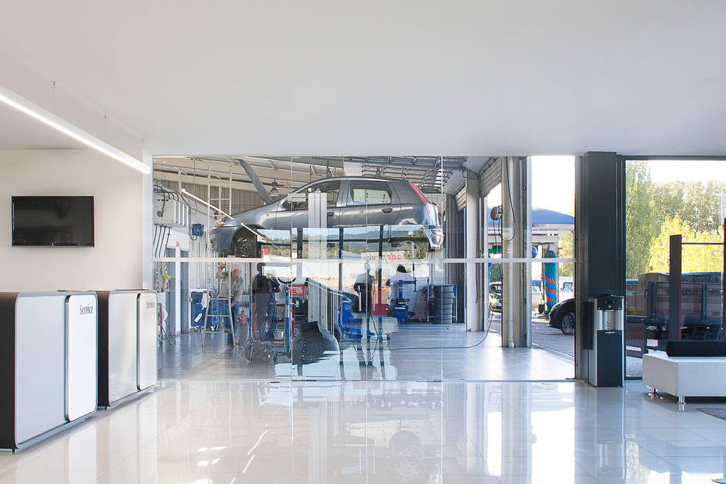 MCC, Terra Arquitectos Terra Arquitectos Commercial spaces Car Dealerships