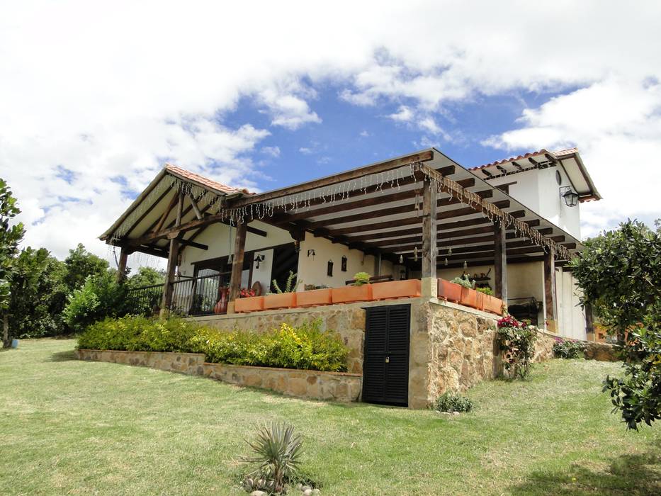 Casa De Campo El Cucharal, Pro Escala Arquitectos SAS Pro Escala Arquitectos SAS Rumah pedesaan