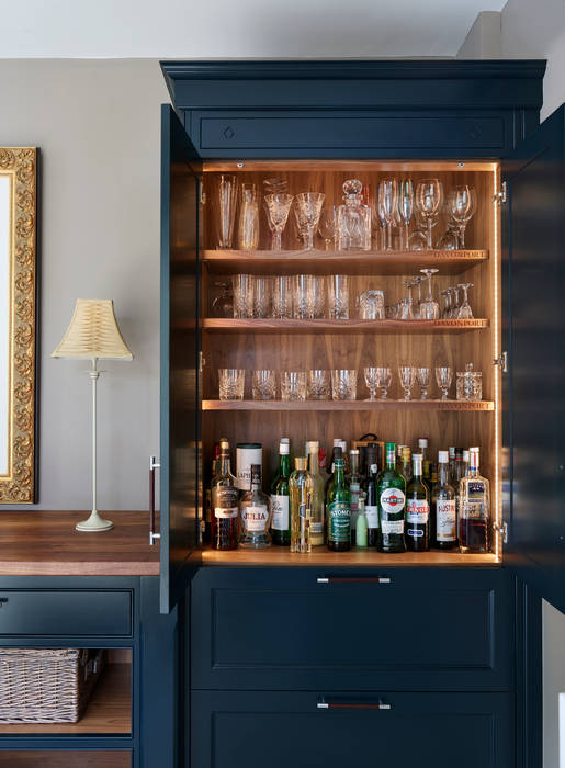 Audley | Georgian Country House , Davonport Davonport ครัวบิลท์อิน drinks cupboard,drinks cabinet,alcohol cupboard,glassware,bespoke,kitchen storage
