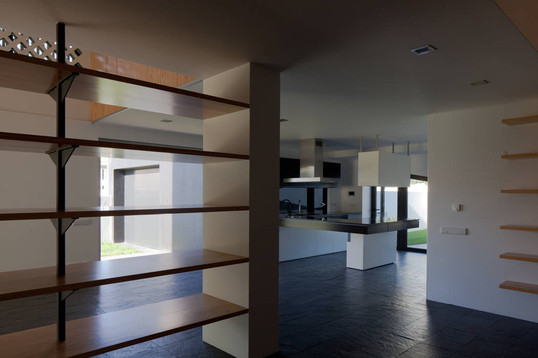 Casa em Miramar, e|348 arquitectura e|348 arquitectura Floors