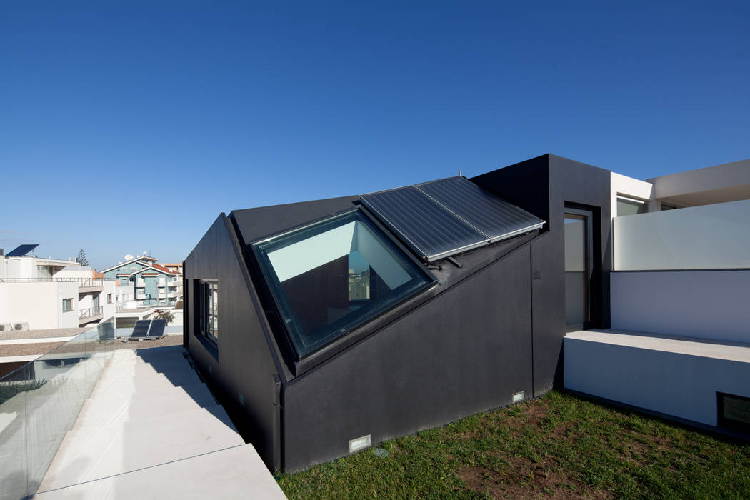 Casa em Miramar, e|348 arquitectura e|348 arquitectura Roof