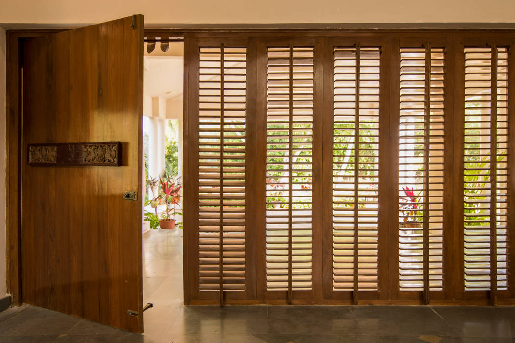 THE COURTYARD HOUSE, CARTWHEEL CARTWHEEL Modern style doors