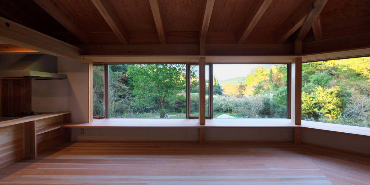 里山の家 SATOYAMA HOUSE TOYAMA，JAPAN, 水野建築研究所 水野建築研究所 Eclectic style living room Wood Wood effect