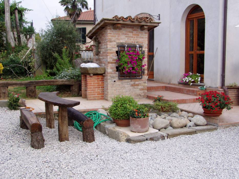 Ristrutturazione Agriturismo, Arch. Della Santa Giorgio Arch. Della Santa Giorgio Country style garden
