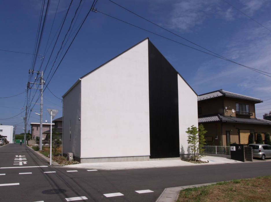 中庭のある家 OUCHI-04, 石川淳建築設計事務所 石川淳建築設計事務所 Casas de madeira