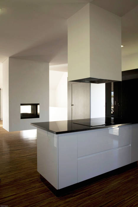 Cozinhas minimalistas por T O H A ARQUITETOS Minimalista