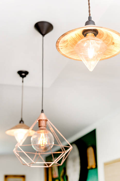 Appartement d'artiste à Cauderan, CAROLE HEINRICH SARL CAROLE HEINRICH SARL Eclectic style kitchen Lighting