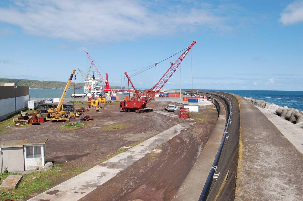 Intervenção no Porto da Praia da Vitória, PE. Projectos de Engenharia, LDa PE. Projectos de Engenharia, LDa Pisos