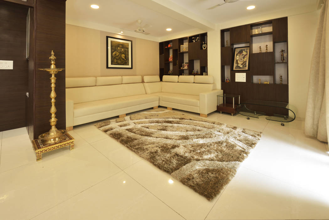 Mr. Shekhar Bedare's Residence, GREEN HAT STUDIO PVT LTD GREEN HAT STUDIO PVT LTD Classic style living room Plywood