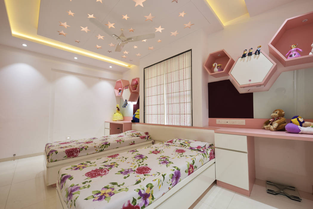 Mr. Shekhar Bedare's Residence, GREEN HAT STUDIO PVT LTD GREEN HAT STUDIO PVT LTD Girls Bedroom Plywood