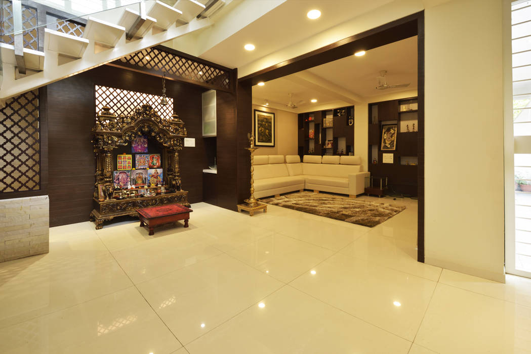 Mr. Shekhar Bedare's Residence, GREEN HAT STUDIO PVT LTD GREEN HAT STUDIO PVT LTD Classic style living room Plywood