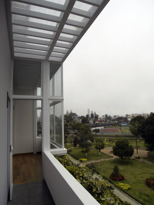 homify Balcones y terrazas modernos