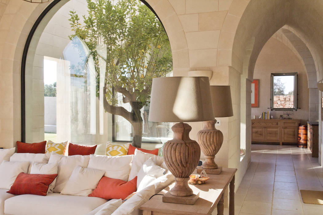 Masseria La Conchiglia, architetto stefano ghiretti architetto stefano ghiretti Mediterranean style living room
